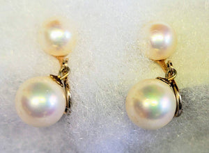 Pretty Pearl's Swinging like The Sixties Earrings..!