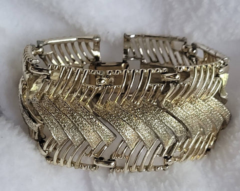 Coro Craftmanship Silver Style..! Vintage Bracelet