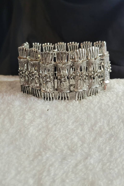 Mid Cenury Nature Inspired Links Bracelet Silvertone in the Sixties...