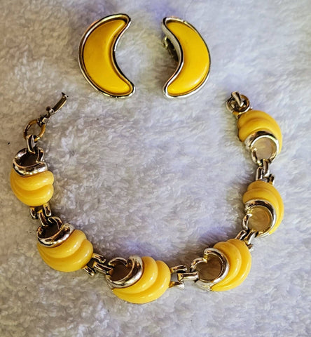 Sunshine Yellow 1950s Thermoset Lucite Set Earrings with Bracelet