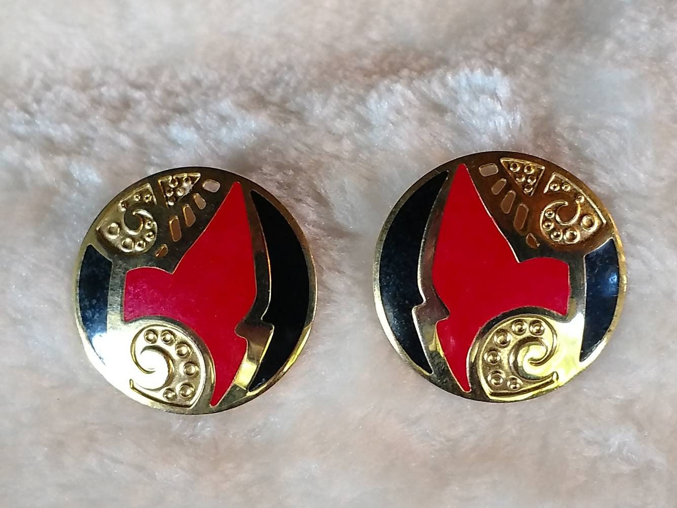 Berebi Classics Black Red Enamel on Gold... Light & Lovely look at the Incredible Eighties... Dial that Style