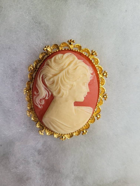 Gerrys Gorgeous  Cameo Pin Vintage Pretty in  Peach...