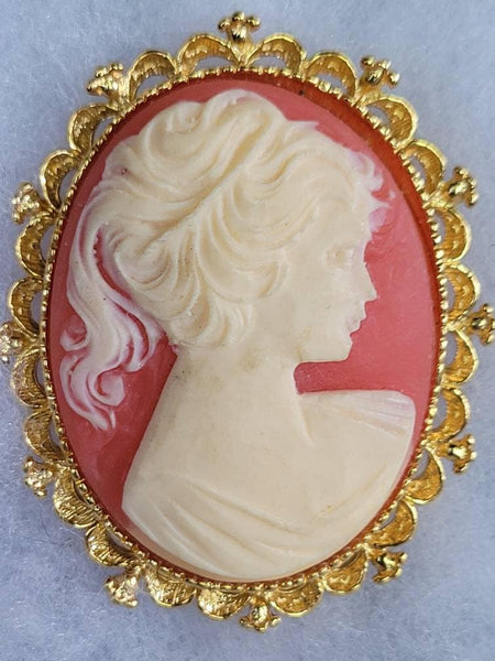 Gerrys Gorgeous  Cameo Pin Vintage Pretty in  Peach...