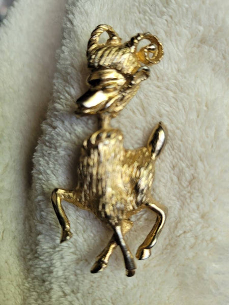 Hobe' Wildlife circa 1950s Golden Era Pin