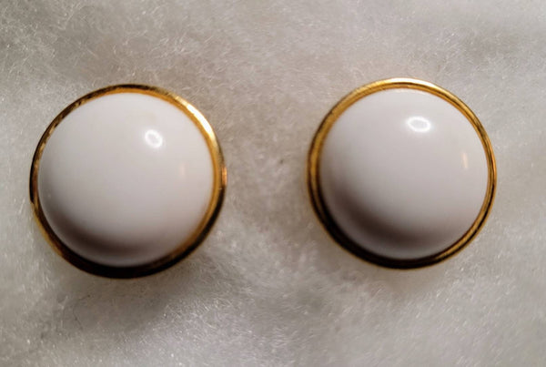 Monet Must Haves. ! White Disc Vintage  Class circa 60s