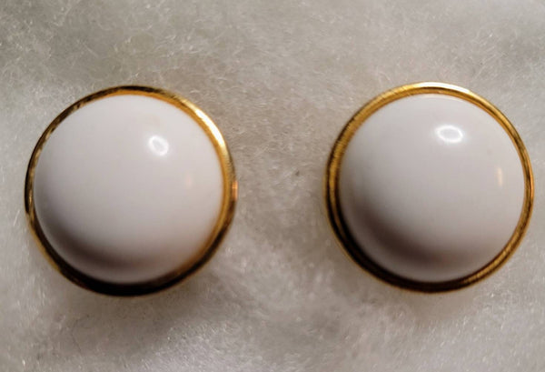 Monet Must Haves. ! White Disc Vintage  Class circa 60s