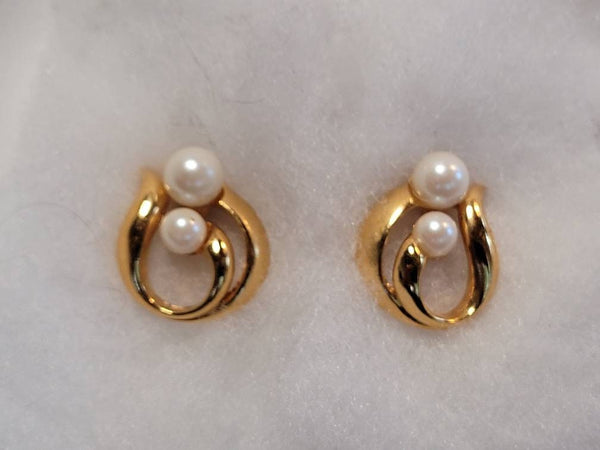 Monet Vintage  Pearl Elegant Earrings