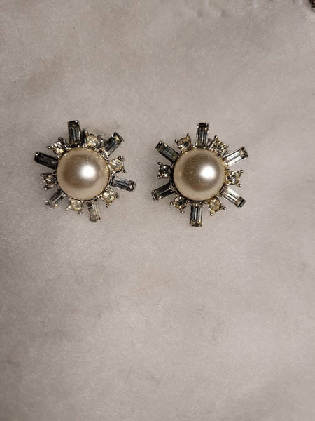 Richelieu Vintage Stunning Sparkle & Pearl Earrings