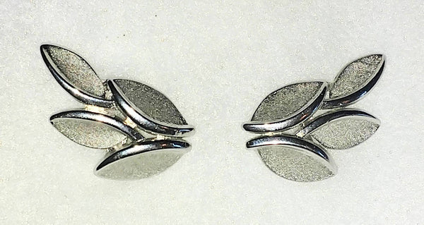 Trifari 60s Silver Earleaves Earrings