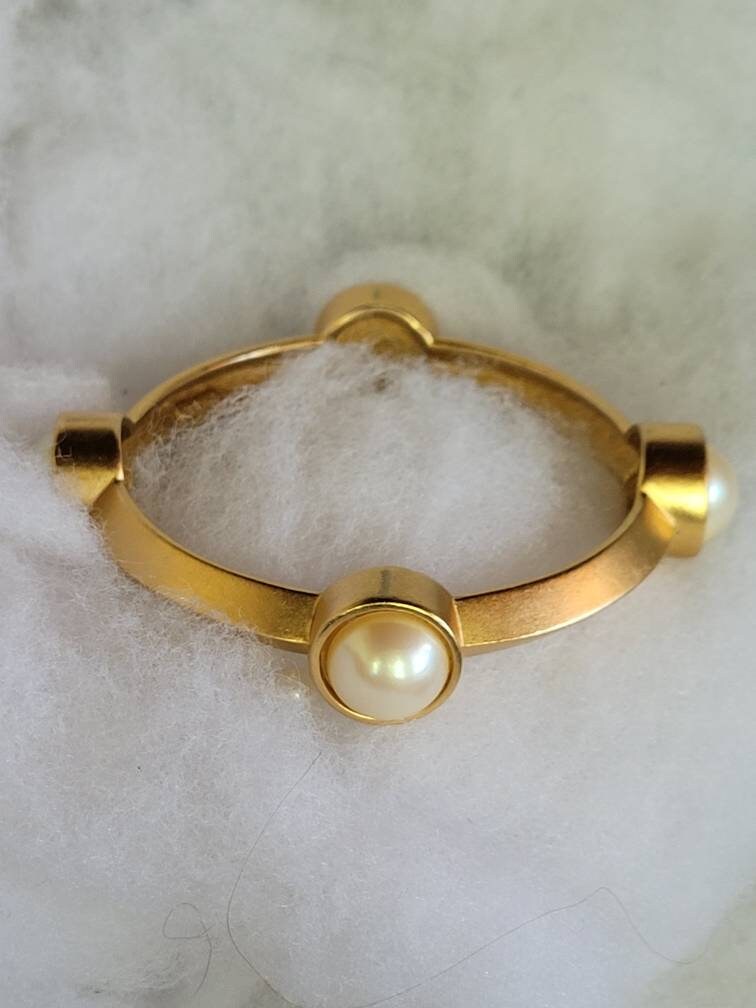 Unique Pearl And Gold 50s Deco on The Style Dial