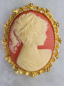 Gerrys Gorgeous  Cameo Pin Vintage Pretty in  Peach...