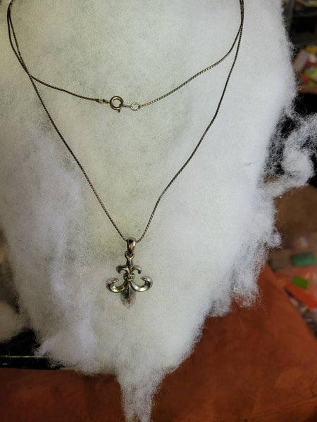 Fleur-de-lis Silver Vintage Pendant Necklace