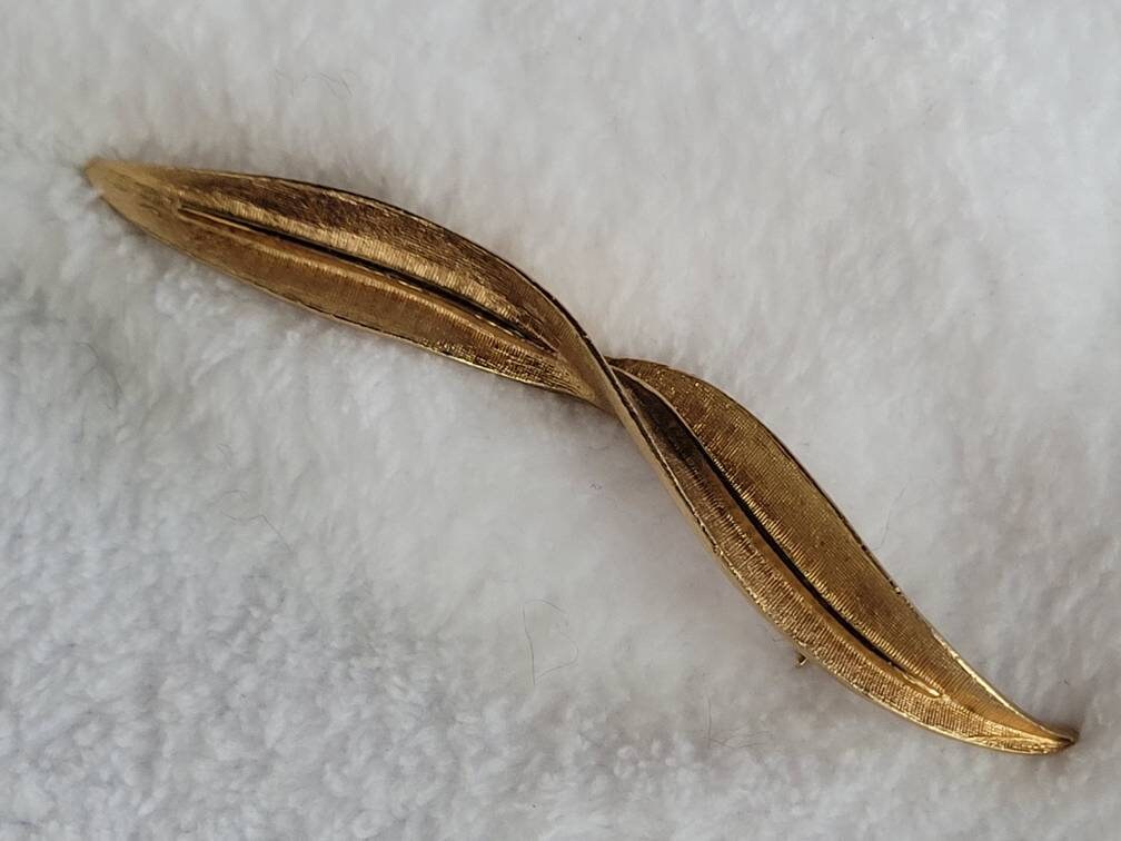 Coro Golden Leaf Brooch 1950s