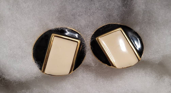 Monet Magnificent  Vintage 70s Black & White Elegant Enamel Earwear