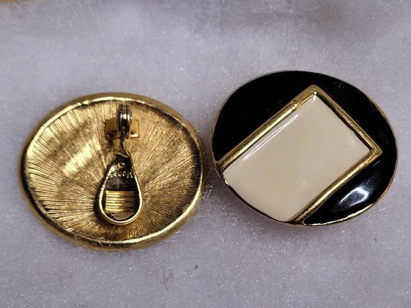 Monet Magnificent  Vintage 70s Black & White Elegant Enamel Earwear