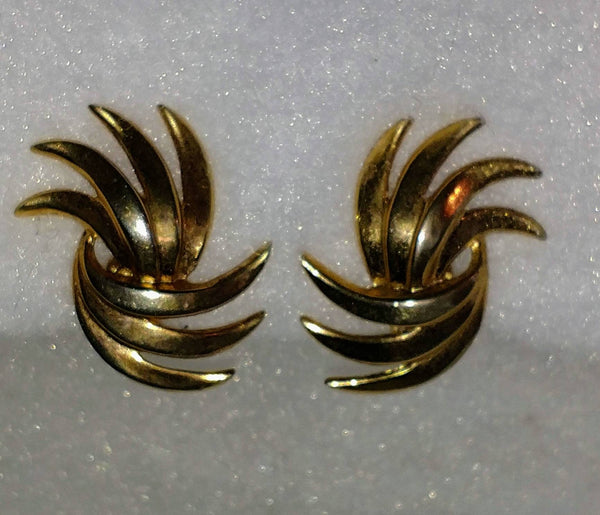 Trifari Stunning Gold Burst 60s Earrings