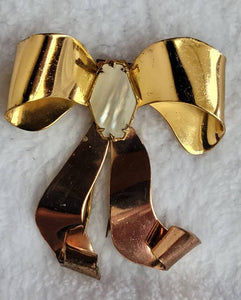 Coro Bow Mother of Pearl Cebtrr 40s 50s