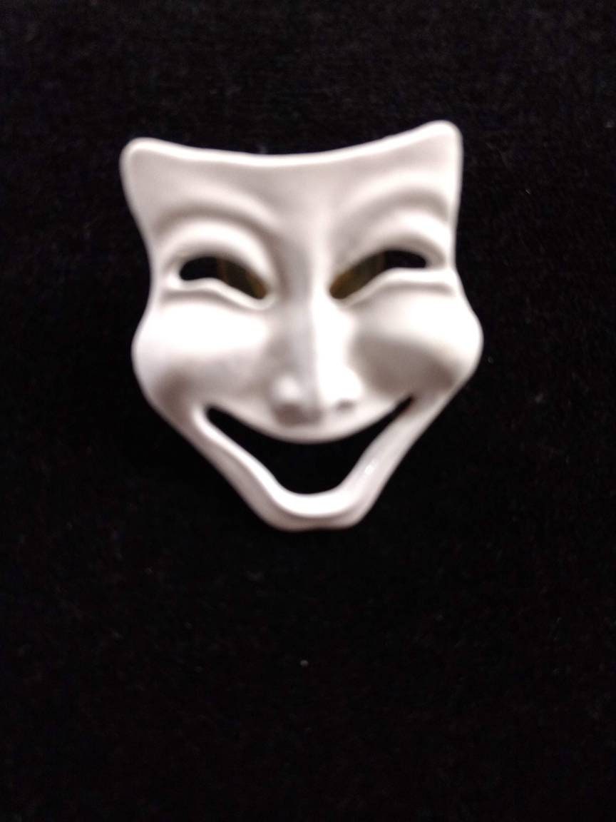 The Mask Blanc Vintage Brooch Le Theater