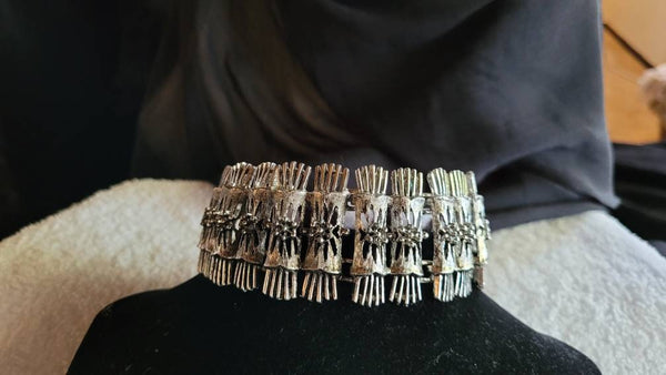 Mid Cenury Nature Inspired Links Bracelet Silvertone in the Sixties...