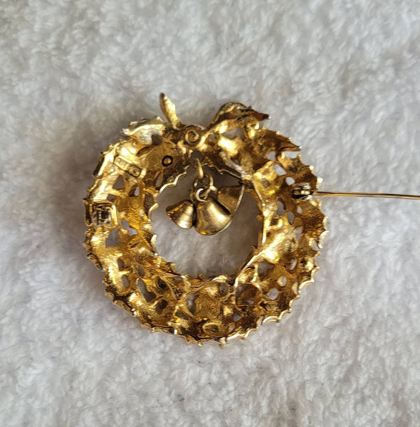 Vintage ART Wreath Pin cica 70s