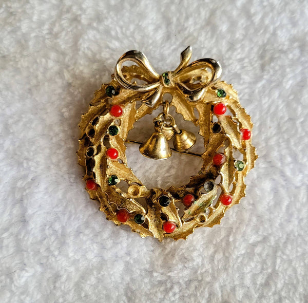 Vintage ART Wreath Pin cica 70s