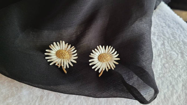 Mid Century Marvella Daisy Earrings