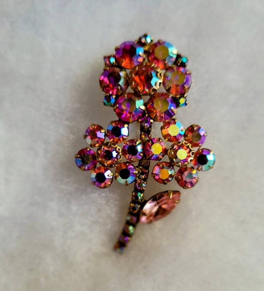 Weiss AB Stunner..! Vintage Sparkling Pin 1940s