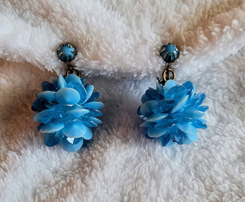 1960s Fantasic Plastic Classics... Beautiful Shades  of Blue Fun Bouncing Ear Bob's.!