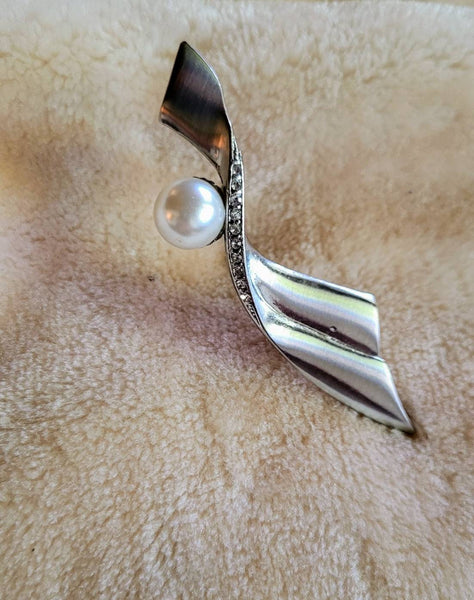 Silver Sleek Pearl Pin with Rhinestones Divine Lines Mid Century Magic