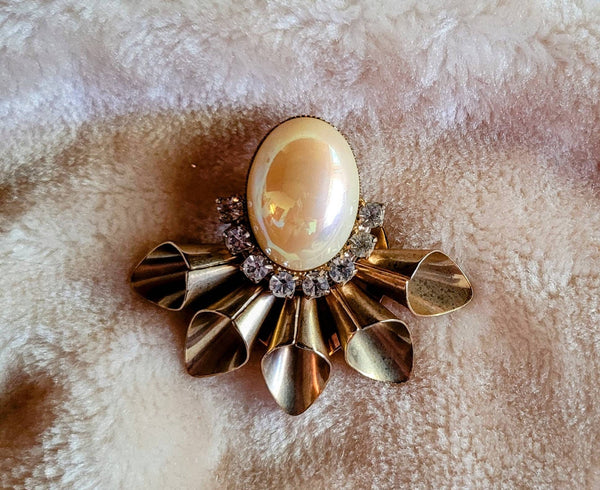 Fan Pearl Rhinestones Accessories Clip.   Hat Clip.  Belt Clip.  Scarf Clip.  Bag Clip Versatile Vintage Treasure cica Late Forties Fabulous