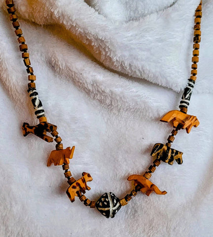 Wood and Wildlife Handcarved Wooden Animal Necklace circa 80s Treasure