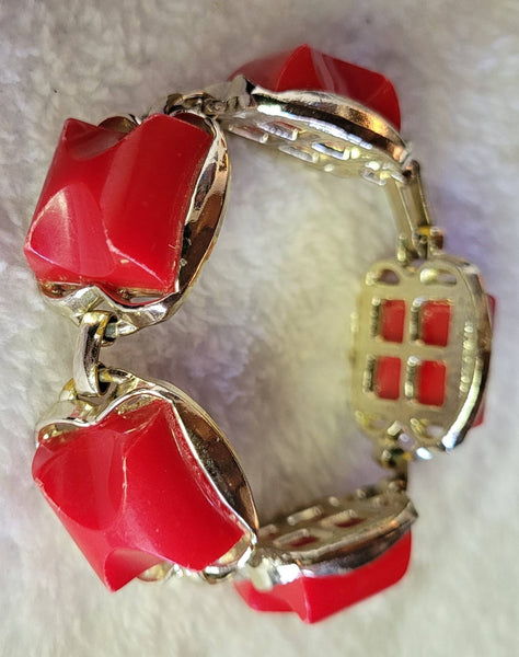 1950s Fire Engine Red Thermoset Lucite Bracelet