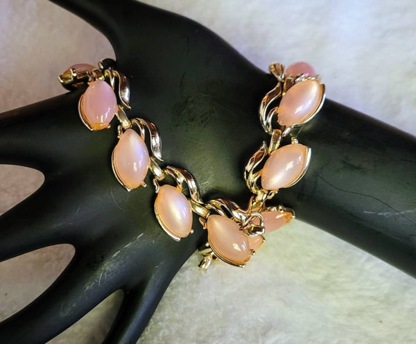 Soft Pink Large Theromset Bracelet 1950s Fabulous