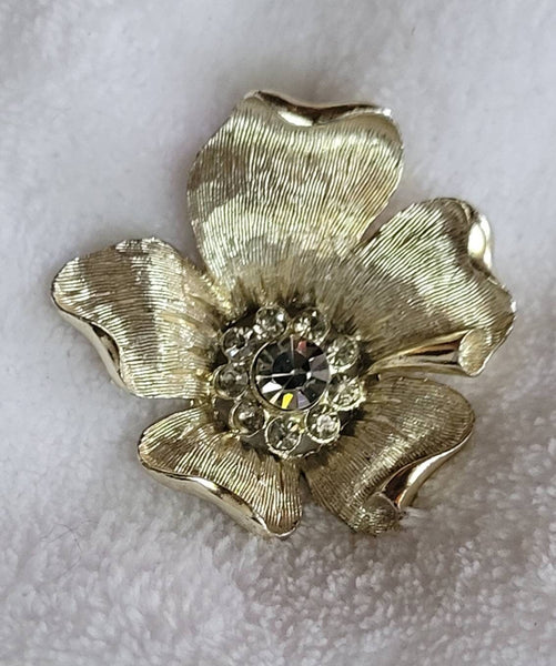 The Golden Era Floral Pin Scored Golden Leaves with a Center of Sparkling Stones Stunning Style. !