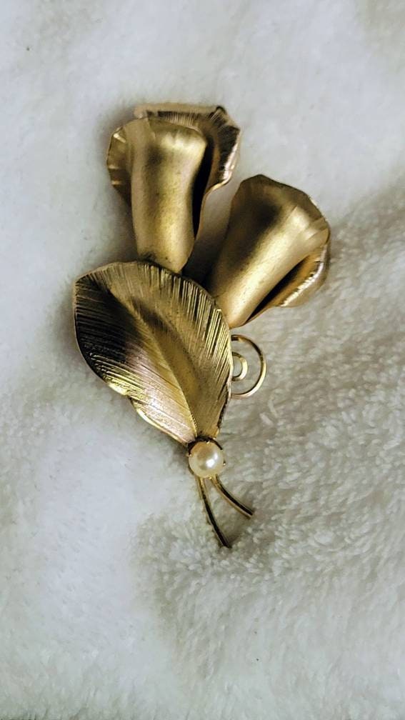 Golden Era Floral Pin Twin Muted Golden Rosebuds. Scored Leaves with Pearl