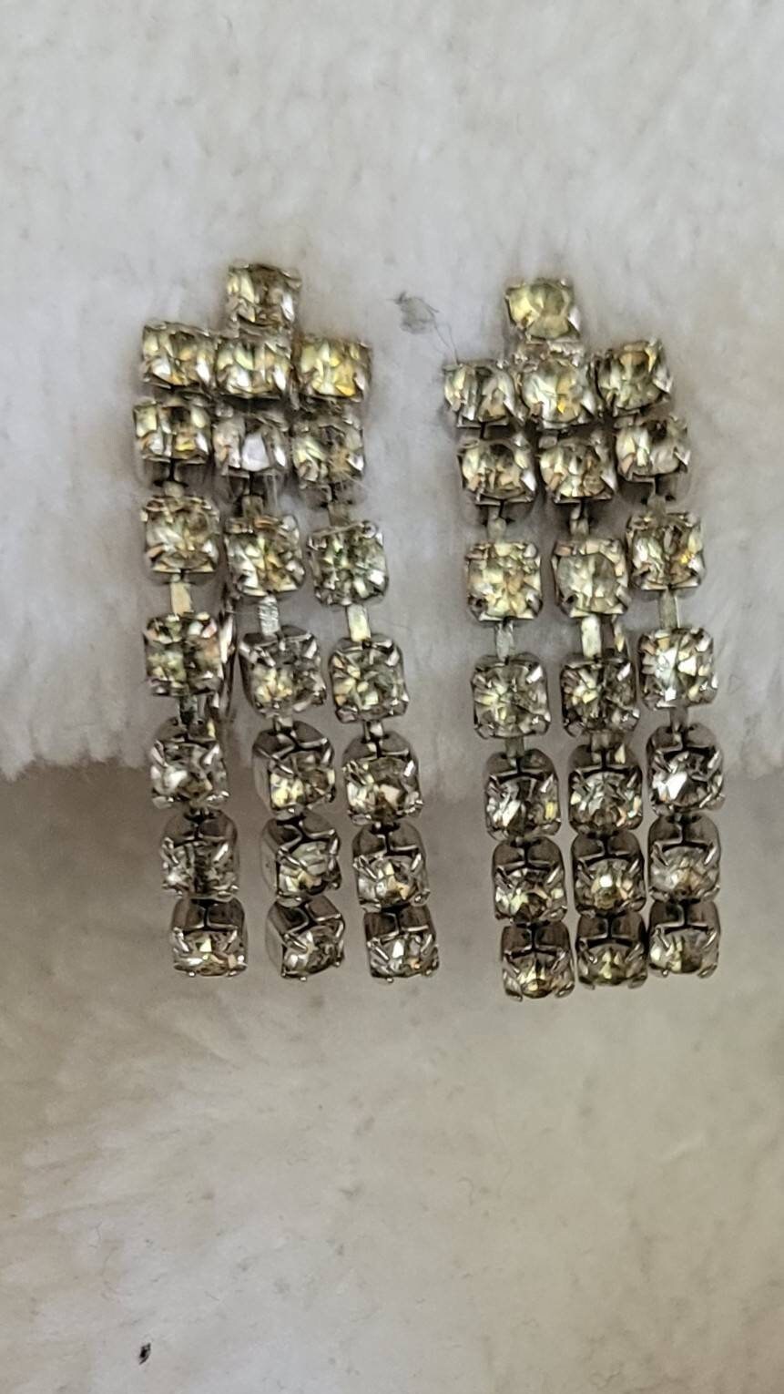 Rhinestones Earrings Tre Shine. ! 3 Rows of Dancing in the Light 1950 Fun Fifties Fabulous