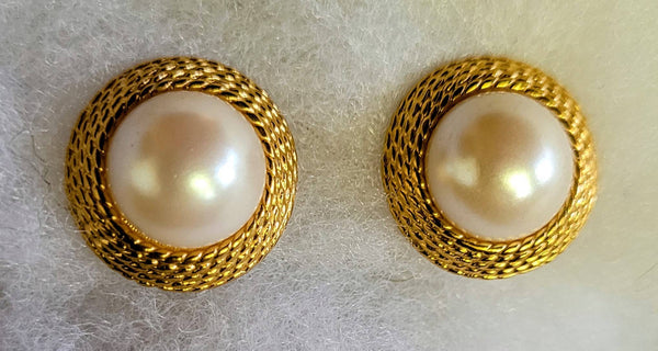 Napier Pearl Set in Beautiful Gold Vintage Class with Quality