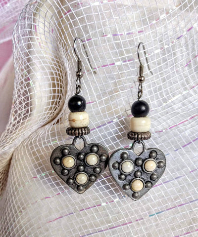 Valentines Happy Hearts Collection Detailed Silver Heart Dangling Wire Earrings With Cream and Black Beads