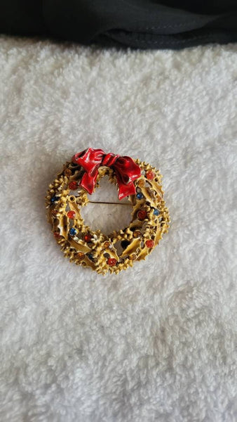 ART" Vintage Christmas Wreath Pin circa 1970s