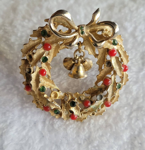 Vintage ART Wreath Pin cica 70s