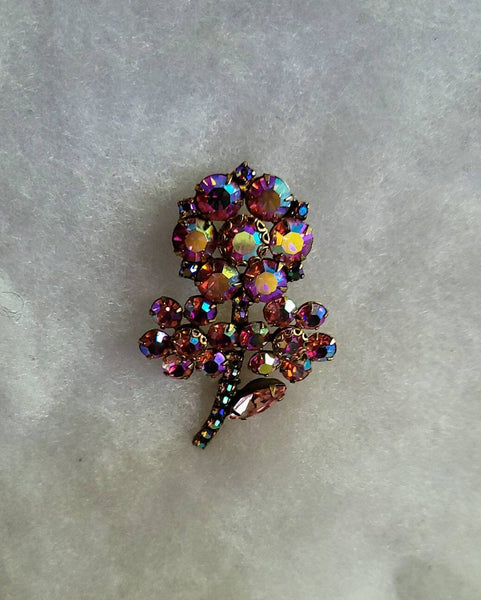 Weiss AB Stunner..! Vintage Sparkling Pin 1940s