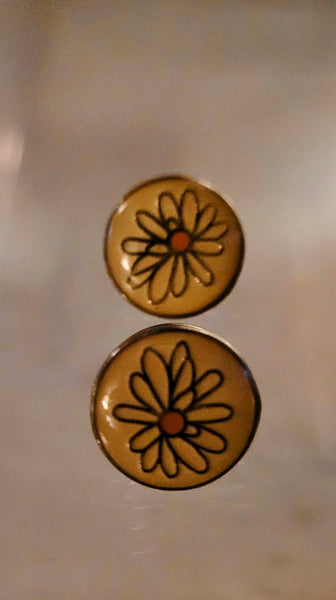 Twin Daisy Lapel Pins 50s 60s Lucite overlay...