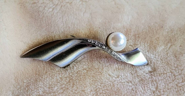 Silver Sleek Pearl Pin with Rhinestones Divine Lines Mid Century Magic