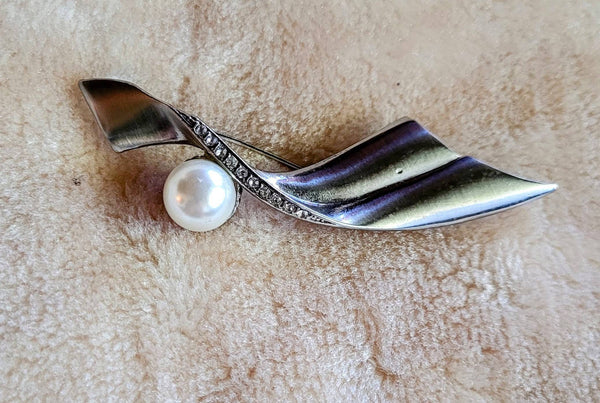 Silver Sleek Pearl Pin with Rhinestones Divine Lines Mid Century Magic