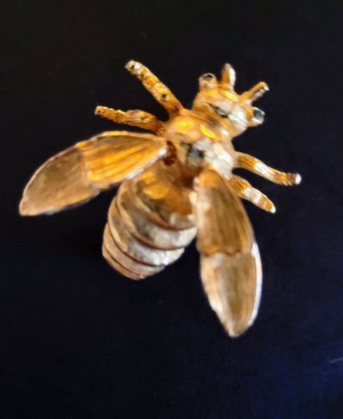 ⭐️Sold Jeanne Designer Golden Bee Trembler Pin... Incredible Detailed Nature Inspired Design It Looks Real..! The Mechanics in Moving Wings Amazing