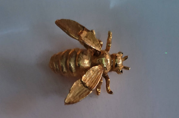 ⭐️Sold Jeanne Designer Golden Bee Trembler Pin... Incredible Detailed Nature Inspired Design It Looks Real..! The Mechanics in Moving Wings Amazing