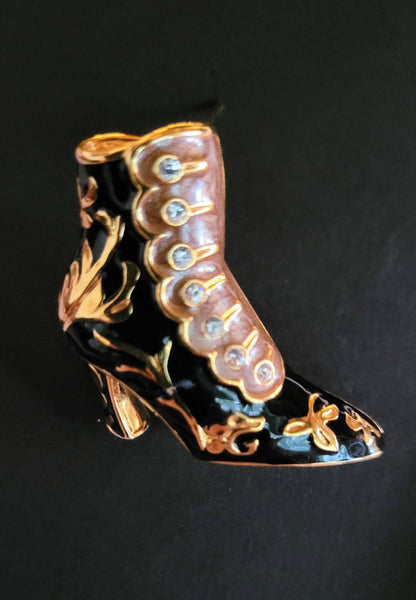 Kenneth J. Lane Classic Victorian Shoe Pin... Stunning Detail in this Gold  and Black Glossy Vintage Treasure. Vintage Shoe Jewelry KJL