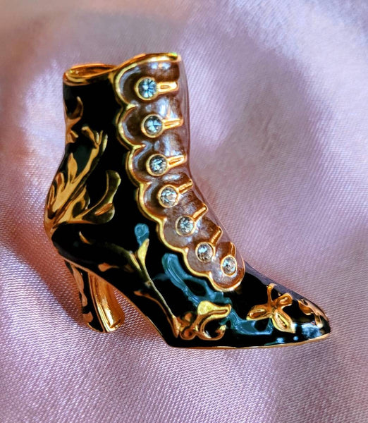 Kenneth J. Lane Classic Victorian Shoe Pin... Stunning Detail in this Gold  and Black Glossy Vintage Treasure. Vintage Shoe Jewelry KJL
