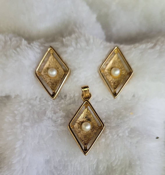 1940s Set Pearl Gold Earrings with Matching Petite Pendant Demi Parure..