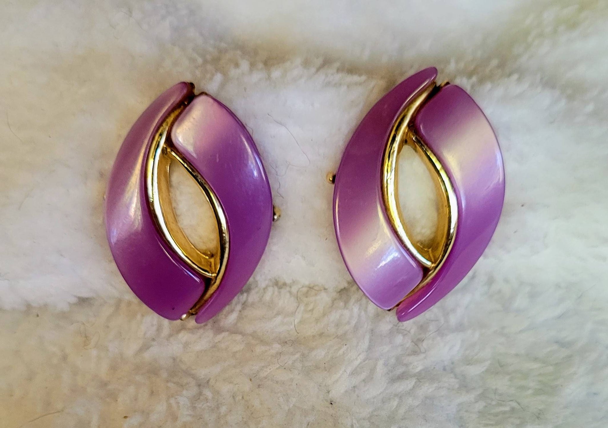 Pretty Purple Thermoset Earrings 1950 Style..!